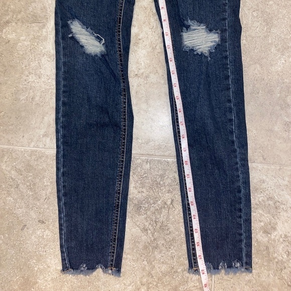 🎉Wild Fable Highest Rise Skinny Distressed Women’s Jeans Size 4 - Picture 4 of 4